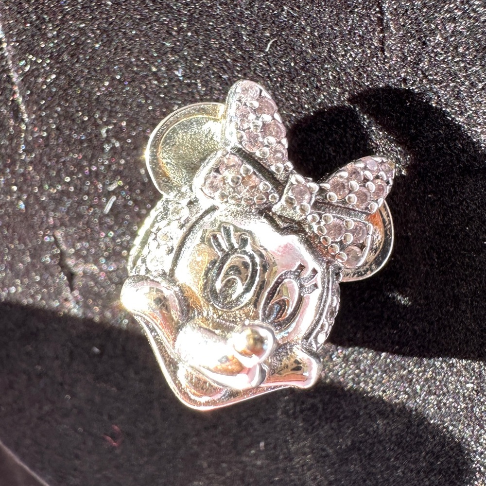 Minnie mouse Pandora charm clip